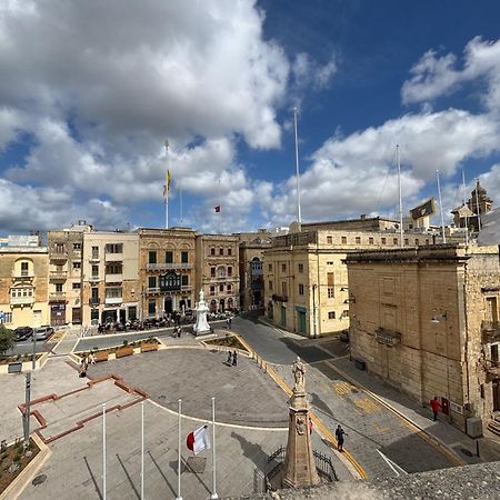 The Knight - Heritage & Art Home At Birgu Square Bagian luar foto