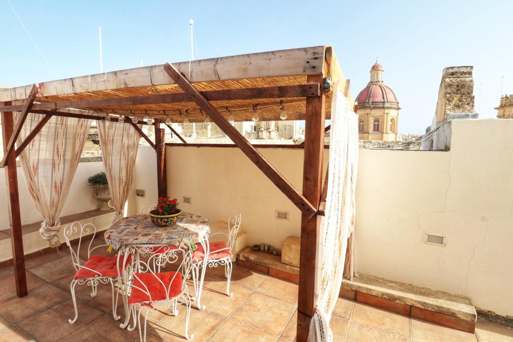 The Knight - Heritage & Art Home At Birgu Square Bagian luar foto