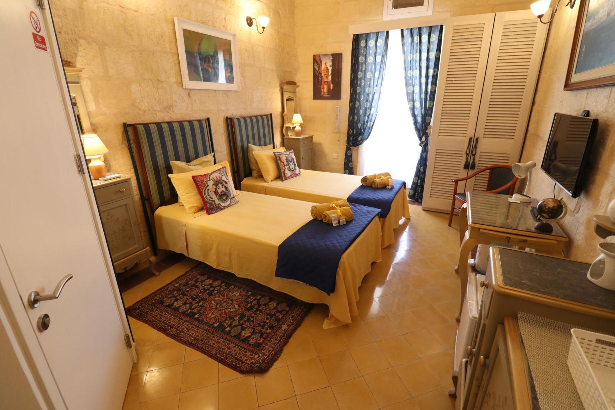 The Knight - Heritage & Art Home At Birgu Square Bagian luar foto
