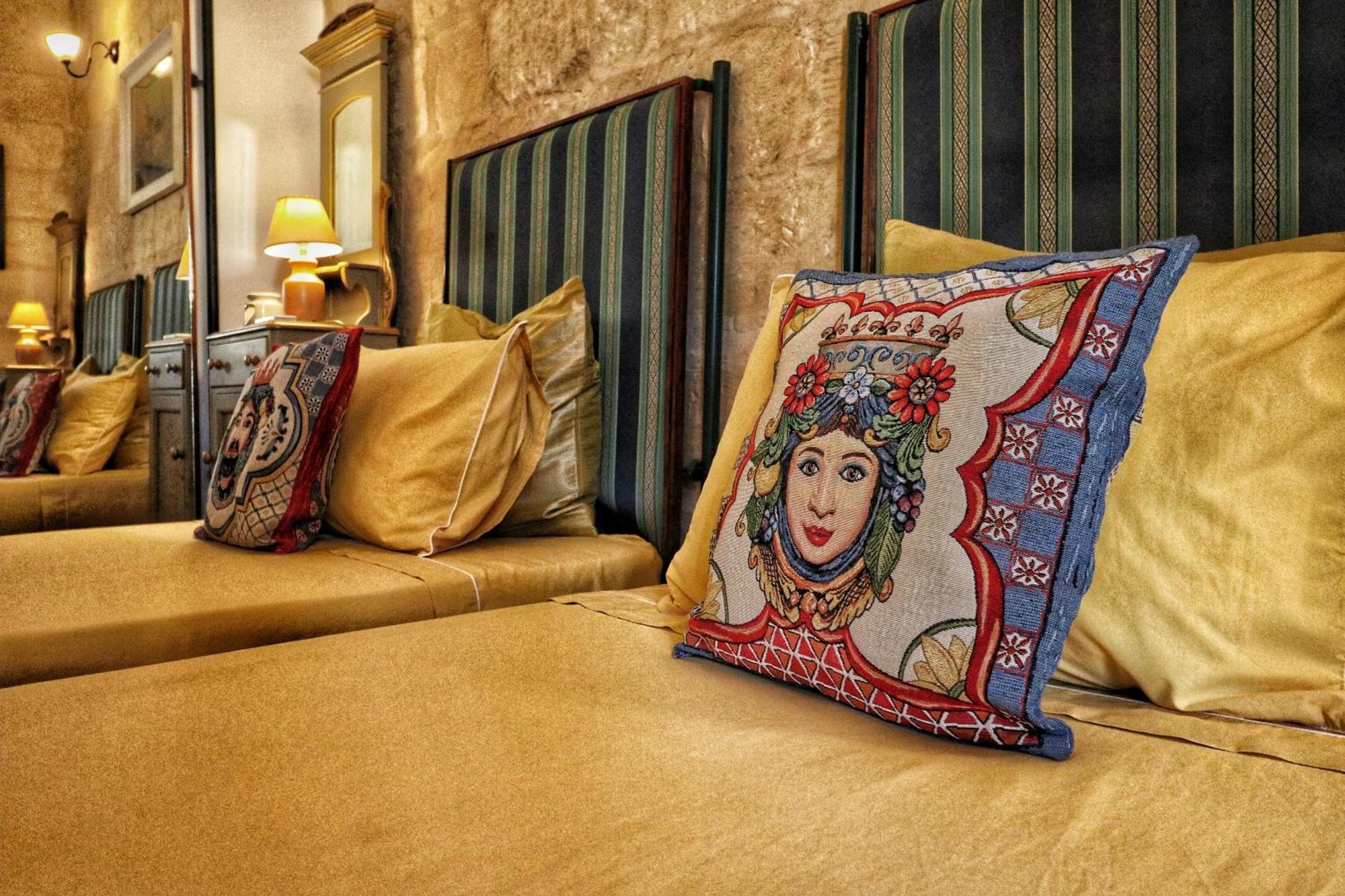 The Knight - Heritage & Art Home At Birgu Square Bagian luar foto