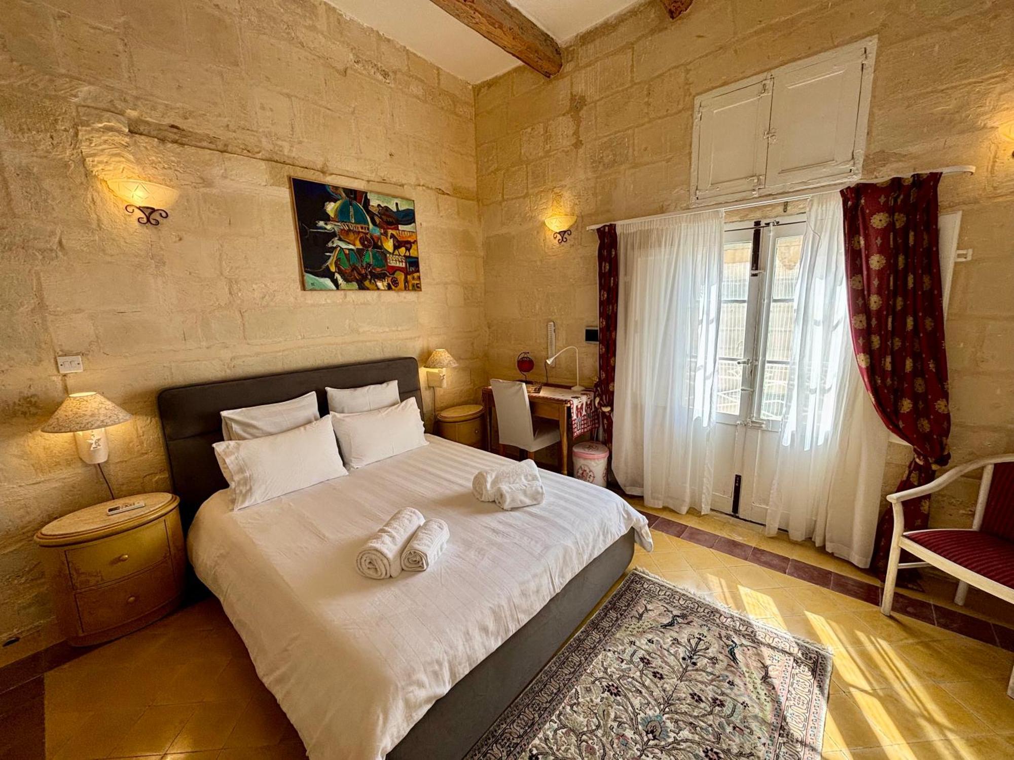 The Knight - Heritage & Art Home At Birgu Square Bagian luar foto