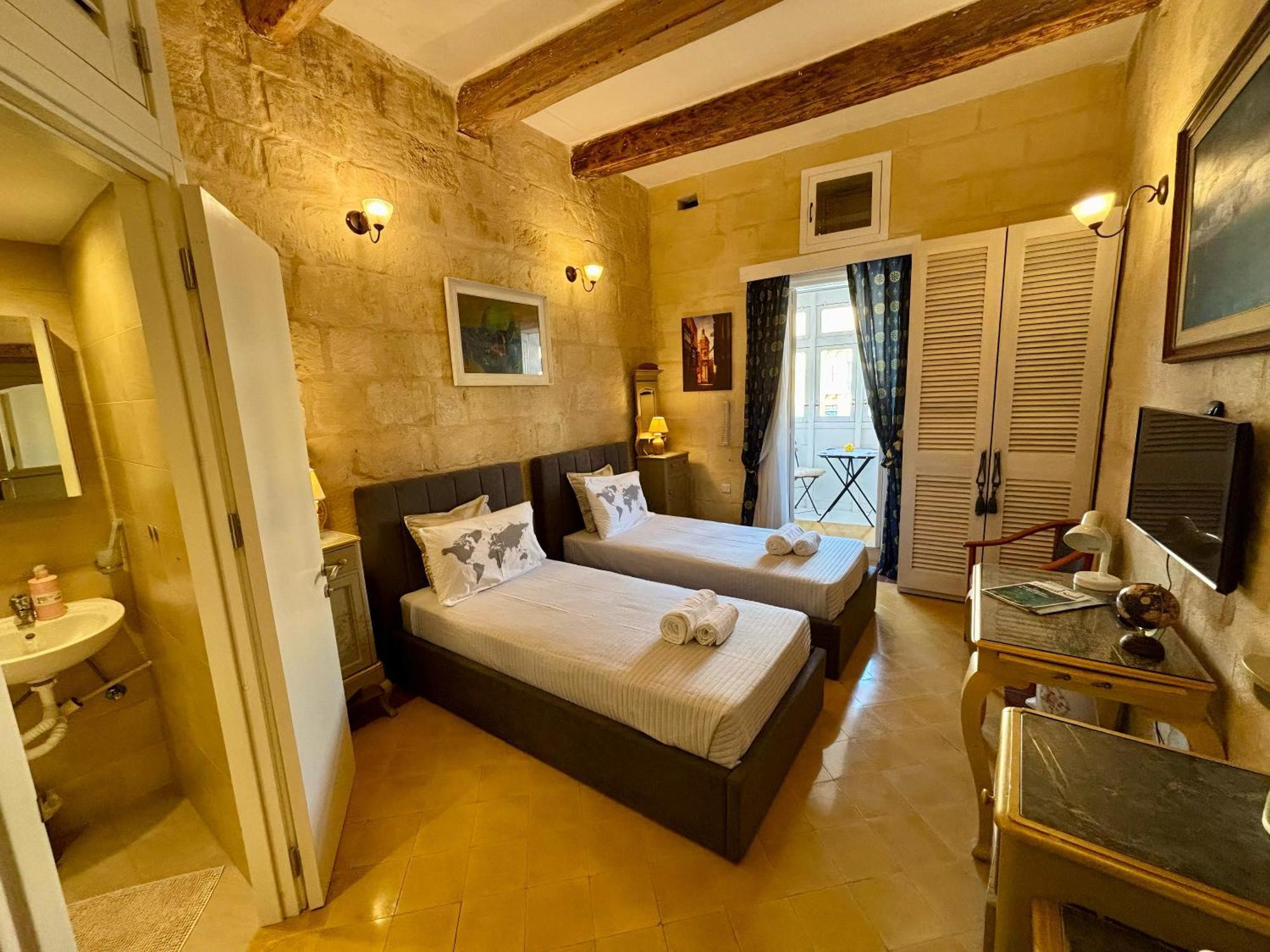 The Knight - Heritage & Art Home At Birgu Square Bagian luar foto